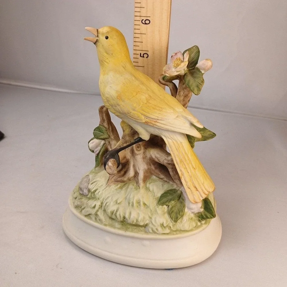 Vintage Gorham Ceramic Yellow Bird Canary Figurine Music Box Made in Japan 1940